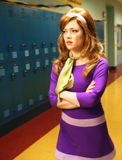 graybandanna:  Jane Levy in her Daphne costume in a Halloween episode of Suburgatory 