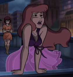 abiggaynerd: ethnicjewofficial:  codeinewarrior: jinkies 👀  Big lesbian mood  The first pic looks like daphne is singing about her love for velma and velma came up and heard all of it and is gonna tell daphne she feels the same way The second one is