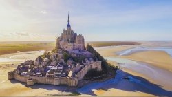 all-delighted-people:  anghiejamie:  sleepylilsheepy:  florida-69:  sixpenceee:  Mont Saint-Michel low tide vs. high tide. More interesting posts here: sixpenceee.com/tagged/world  This place is insane   My French teacher one told me that the tide comes