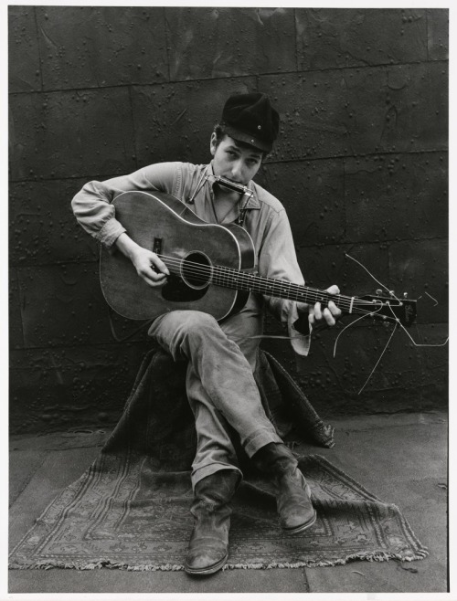 bobdylan-n-jonimitchell: Bob Dylan, New York City, 1962 © John Cohen.