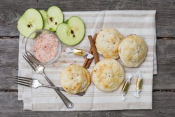 do-not-touch-my-food:  Salted Caramel Apple Hand Pies