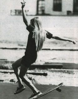 fourteen-forty:  Girls skating in the seventies.