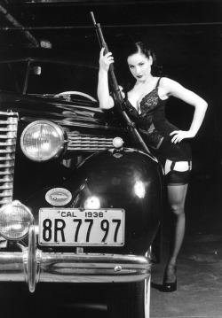 luxury-car-divas:  Girl in car http://babes-and-cars.blogspot.com/