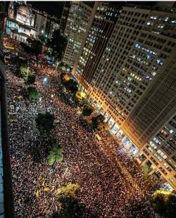 buellerismyfriend:  Millions of brazilian students took the streets all over the country on May 15th #15M to rally against the funding cuts of it’s public educational system, done by Brazil’s far-right government. “Voltamos novamente às ruas,