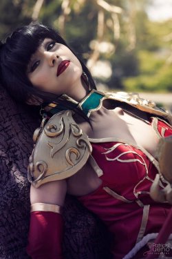 league-of-legends-sexy-girls:  Nidalee Cosplay