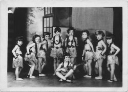 uketeecee:Little ukulele hula-girls. Circa 1928.