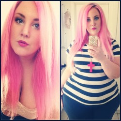 fabulousandthick:  khaleesidelrey:  .this happened. #pinkhair #pastelhair #alternativehair #honormycurves #effyourbeautystandards #plussize #plussizefashion #bbw #curves #curvy  Courtney you look amazing even in the simplest of outfit you still look put
