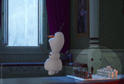 mydamnhartbig:  egipciaca:  I don´t know if someone has already mentioned this, but I was watching Frozen when I noticed something. When the wind opens the window, the White Queen (which symbolizes the Queen Elsa) falls from the chess board. Clever detail
