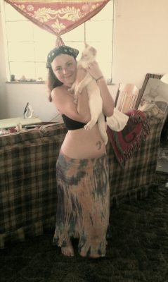4Sweetpea4 is a hippy goddess with her kittycat