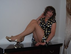 auntjudysfembois:  don’t put your feet on the furniture dear … that’s not lady-like … tee hee