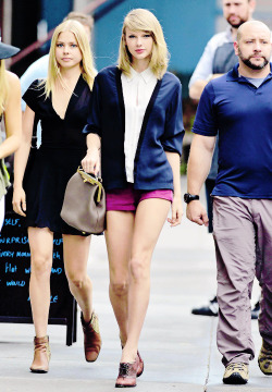 wildestsdreams:  Taylor out in New York on