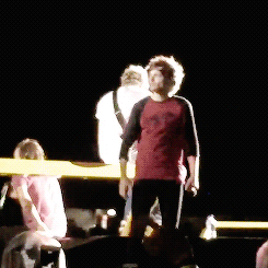 Sweetharold-Deactivated20160101: So… This Happened During Harry’s Solo In Ready