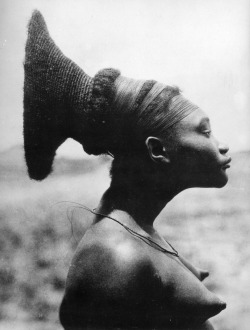 Mangbetu Woman / Belgian Congo (1925) Bernatzik