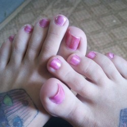 remisuicide:  #feet #footfetish #prettyfeet #teamprettyfeet #pinktoes