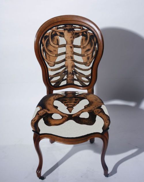 pinupmayhem:  rockabilly furniture! Love this chair!    …or just cool furniture