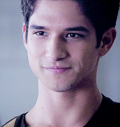 scottsjuice:  #sexual orientation: scott mccall rubbing his neck(◡‿◡✿)   Your so cute and sexy wow!!!