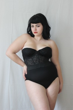 thecreepylittlegirl:  I am literally bettie page. I am the chubby bettie page.  