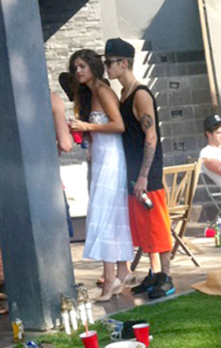 Jelena-All-News:  Untagged Photos Of Selena And Justin On The 4Th Of July! 