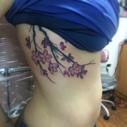 #Tattoo #tatuaje #ink #tinta #cerezo #rama #ramas #ramasdecerezo #flordecerezo #rosa #rosado #colores #color #negro #tatuajes #tattoos #magenta #venezuela #lara #barquisimeto #gabodiaz04 #gabrieldiaz