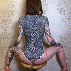 This backpice is so damn awesome!  See more on @extreme_ink🔥  @extreme_ink @extreme_ink  Artist: Glen Cuzen Model: Mrs Cuzen  SNAPCHAT: Extreme-Ink  #extreme_ink #extremeink #extremeinkgirls #tattooedgirls #inkedgirls #girlswithtattoos #alternativegirl