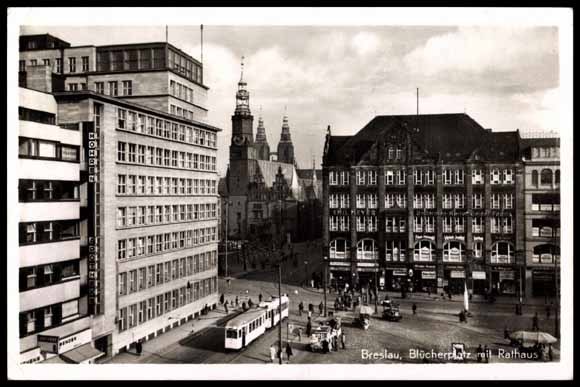 sixtensason:  Adolph Rading, Mohrenapotheke, Breslau, 1925–1928 sources: http://www.breslau-wroclaw.de/de/breslau/gh/bluecherplatz/http://www.akpool.de/ansichtskarten/144675-ansichtskarte-postkarte-breslau-schlesien-bluecherplatz-mit-dem-rathaus