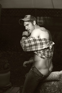 nocityguy:  hot-country:  Thank God I’m a Country Boy    Corn-Fed Farmers, Country men, Cowboy’s, and more.    Be Sure to Follow Me at: http://nocityguy.tumblr.com         A little drunk, falling outta his jeans - gonna wonder why his asshole