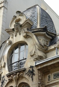 audreylovesparis:  Art Nouveau facade - Paris