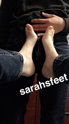 sarahsfeet:  Daddy has a lot of homework tonight, but I’m such a brat and I need lots of attention so I’m going to rub my feet on his cock until he gives me what I want 😚🎀🍭🍼