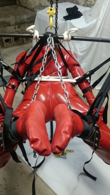 31runner:  Suspension in my rubber catsuit 