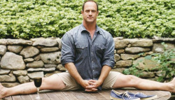 worshipperof666cocks:  belualust:   There’s never enough naked Christopher Meloni.   never 