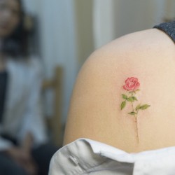 dreampopgoth:super cute and detailed flower tattoos by soltattoo