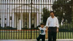 historicaltimes:  Cocaine trafficker Pablo Escobar poses in front of the White House with his son Juan Pablo via reddit