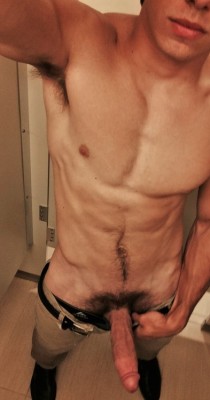 2hot2bstr8:  FUCK he is so fucking hot!!!!!!!!!!!!!!! That body, those pubes, those lips…and THAT DICK.  Gimme