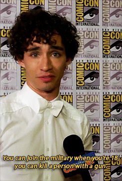 wistly:  america brought to you by robert sheehan 