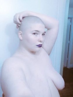 SnowDahlia proves that bald is beautiful