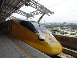 nancyhsu1990:  Taiwan High Speed Rail turned the latest train into the world’s first Cartoon Network theme train.  Had a great time riding it, though somehow it seems that parents are more excited then the kids… 