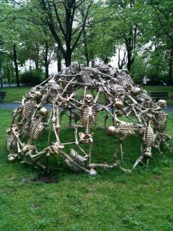 beesmygod:  necbromantic:  thegoblinmarketofficial:  Skeletal Jungle Gym in the backyard of the church Heilig-Kreuz Kirche in Munich, Germany.Art by Peter Riss   THE BONE DOME IS BACKPARTICIPATE  i wanna fite someone in the bone dome 