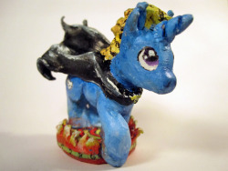 When you play a Dungeons and Dragons game set in the My Little Pony Universe, you need a pony miniature. This is Wiely Mane; he is an immature, borderline psychopathic unicorn, obsessed with comics (especially batman). He was built using Super Sculpey,