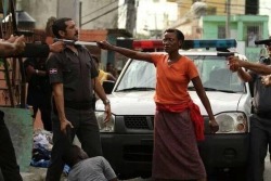 cruelladetrillaa:  Haitian woman defending her son in the Dominican Republic.   Are you fucking kidding? Rule 1 don&rsquo;t fuck with a mother&rsquo;s child.