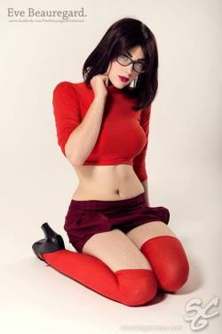 hotandgeeky:  Eve Beauregard in a Velma Cosplay. anarchycamp:  Velma cosplay 