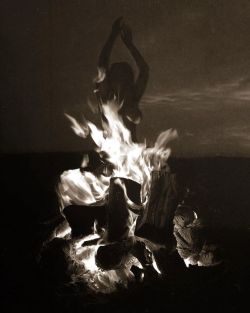 nonalimmen:  Birthdaysuit bonfire season is here 🔥    © Nona Limmen Webshop /  Instagram