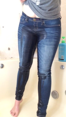 Jeans peeing