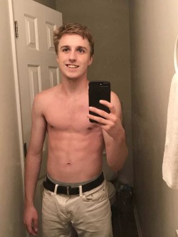 straightbaitedguys:  Always loved a guy in briefs and a dorky smile.   Follow me for more straight baited guys!