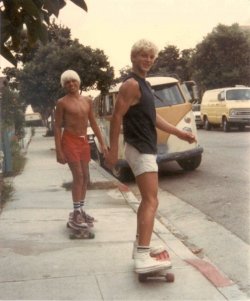 294. bastianphilly:  blond boys skating on the sidewalks 