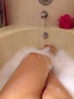 syndylou13:  Relaxing bubble bath then off