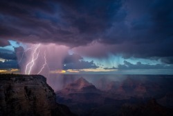 americasgreatoutdoors:The weather at the Grand Canyon can be as varied as the landscape. Dramatic elevation changes influence air temperature and circulation. Incredible heat is common at the canyon floor in the summer and unexpected thunderstorms can