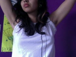 chiqipacotacosauce:  just woke up and i felt like taking this picture.. my armpits sstaaaank and i need to shower but ehh. 