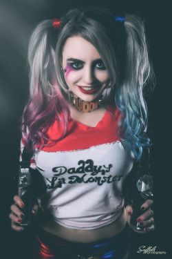 cosplayandgeekstuff:    Supermaryface (USA) as Harley Quinn Photo by:  Saffels Photography   