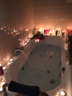 stronger-sam:  lemme-holla-at-you:mythsofthesea: lioncurls:  I neeeeeeed  What every land locked mermaid needs   👌👌👌  honestly in need of a tub this big  Agreed^^ it&rsquo;s hard for me to take a bath in my tub. Yes o take baths. Judge me. Epsom