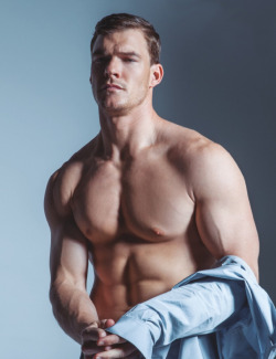 adonisarchive:  Alan Ritchson 